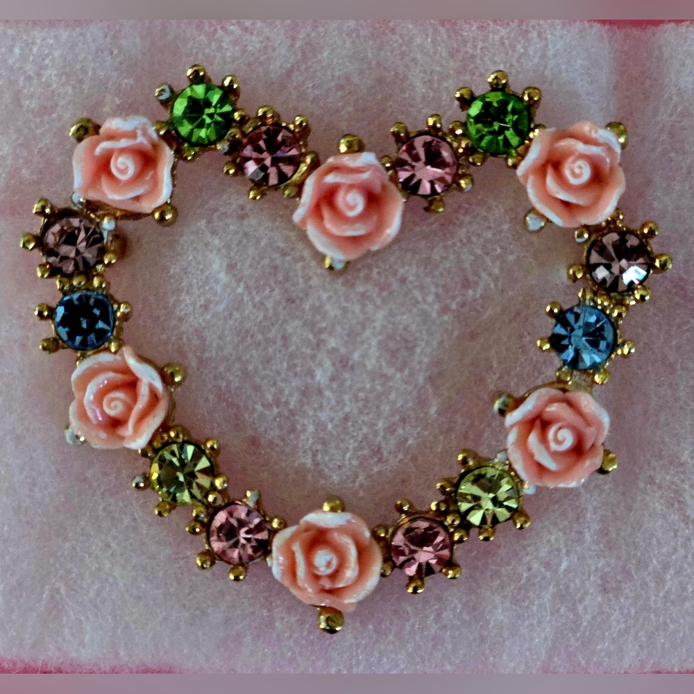 Charming Floral Heart Brooch with Multicolor Stones